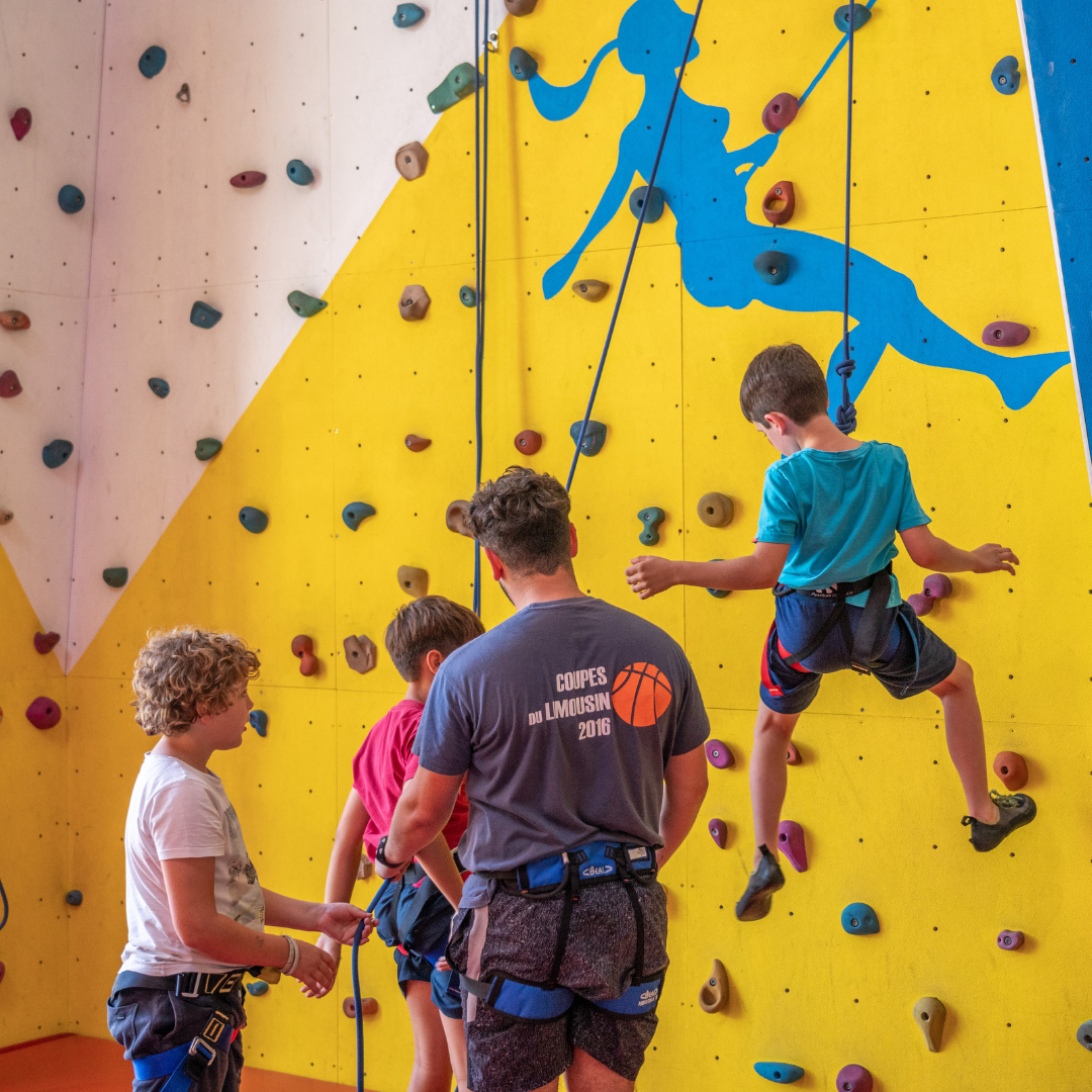 Escalade en salle au CPA Lathus