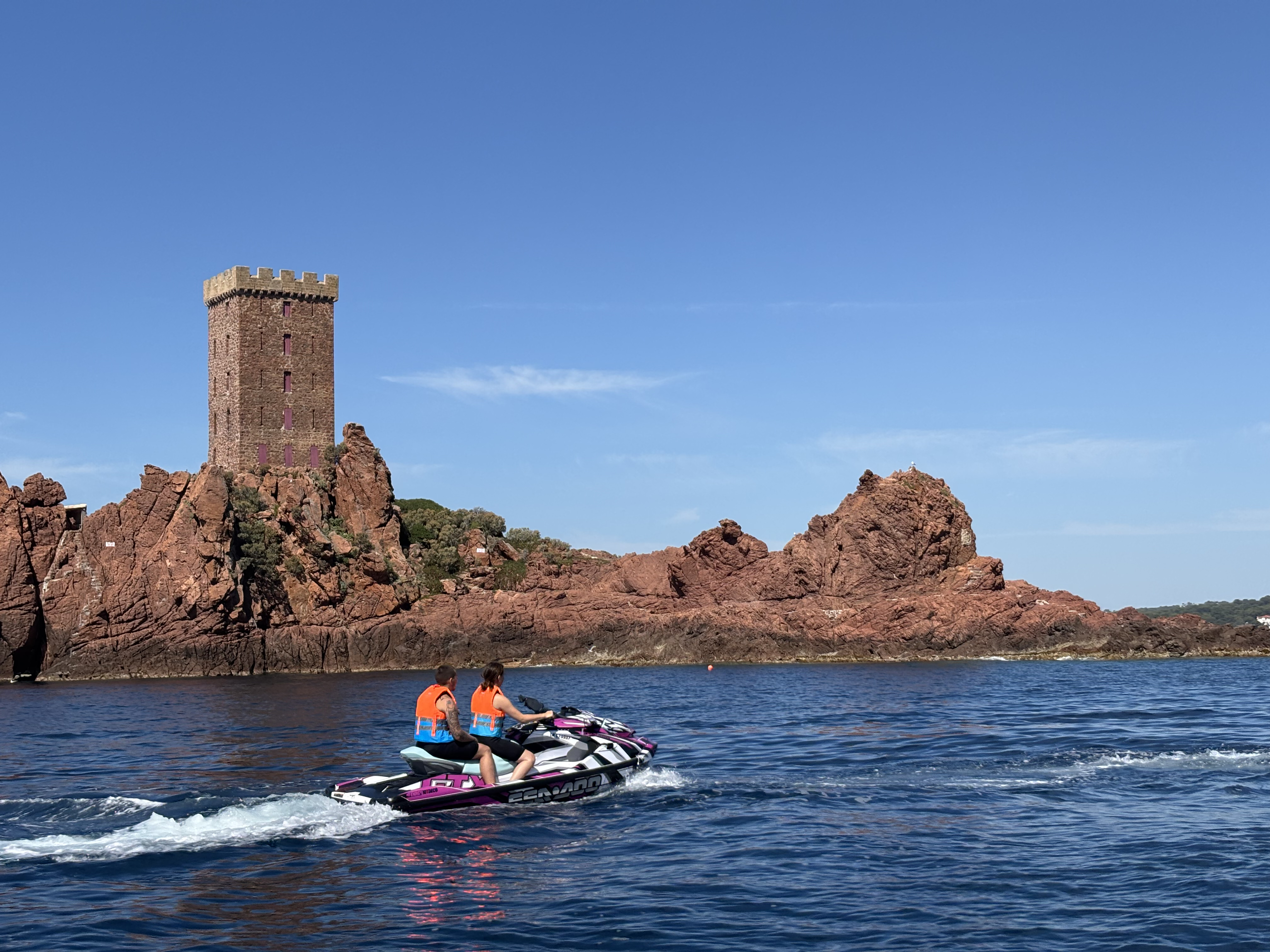 Location de jet ski avec permis à Fréjus – Naviguez en autonomie sur la Côte d’Azur